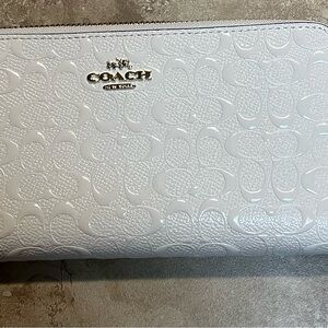 Coach Cream Patent Signature Zip Wallet with Gold Hardware